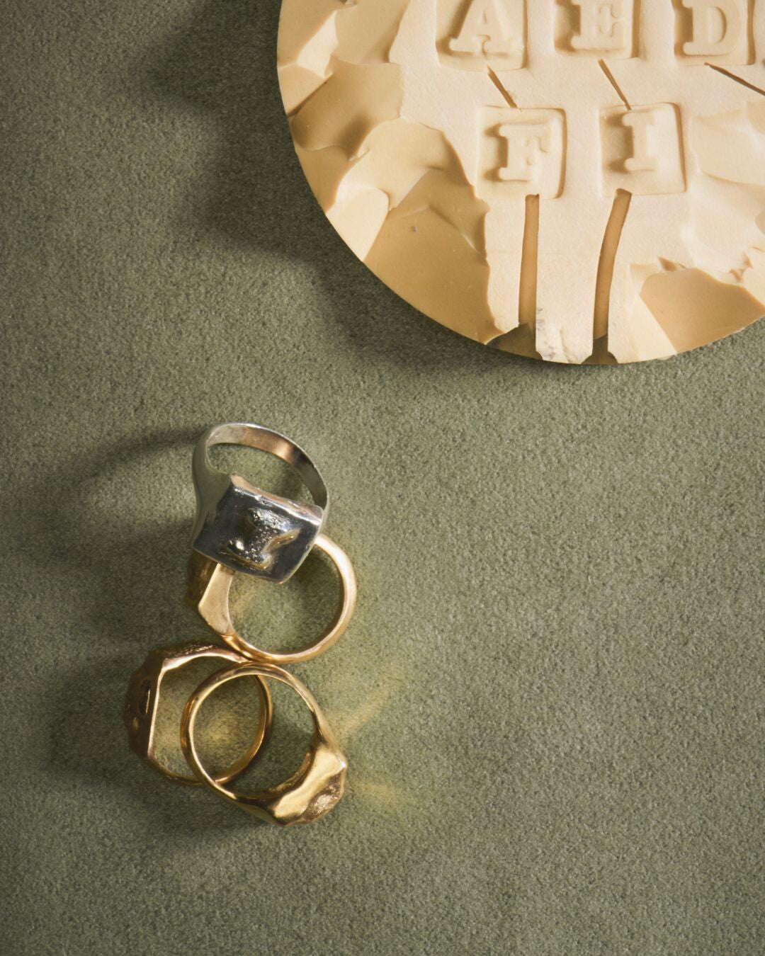 Inzi Collection_The Signet Ring