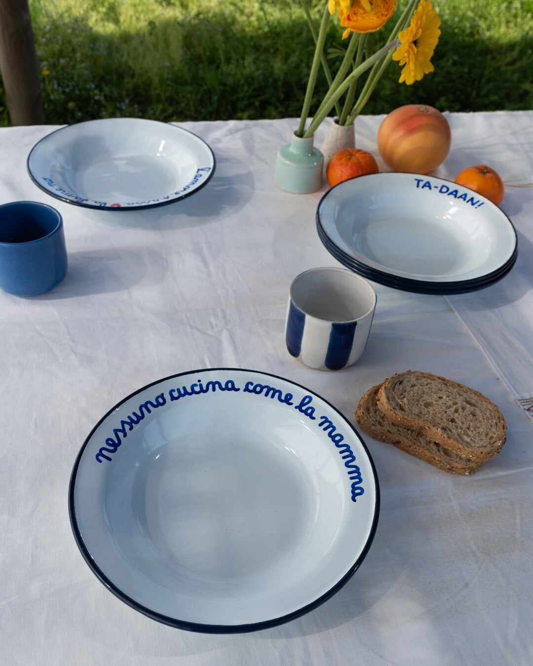 Piatto fondo smaltato "Nessuno cucina come la mamma"