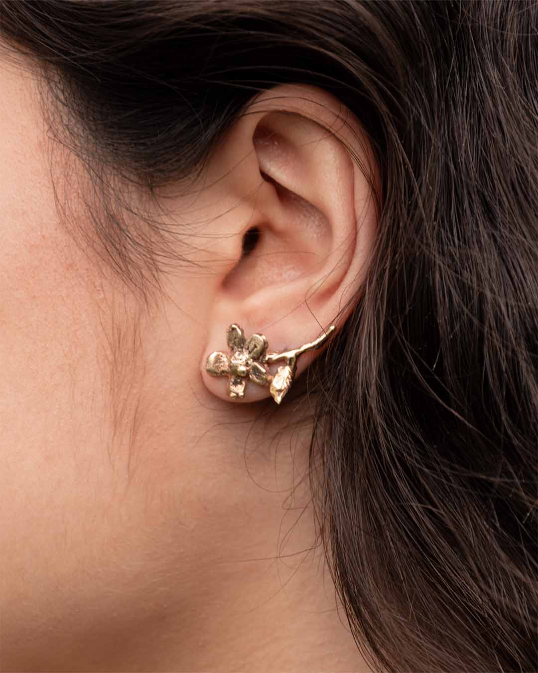Flora Bellis mismatched earrings with daisies