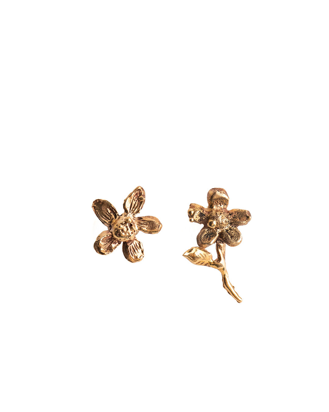 Flora Bellis mismatched earrings with daisies