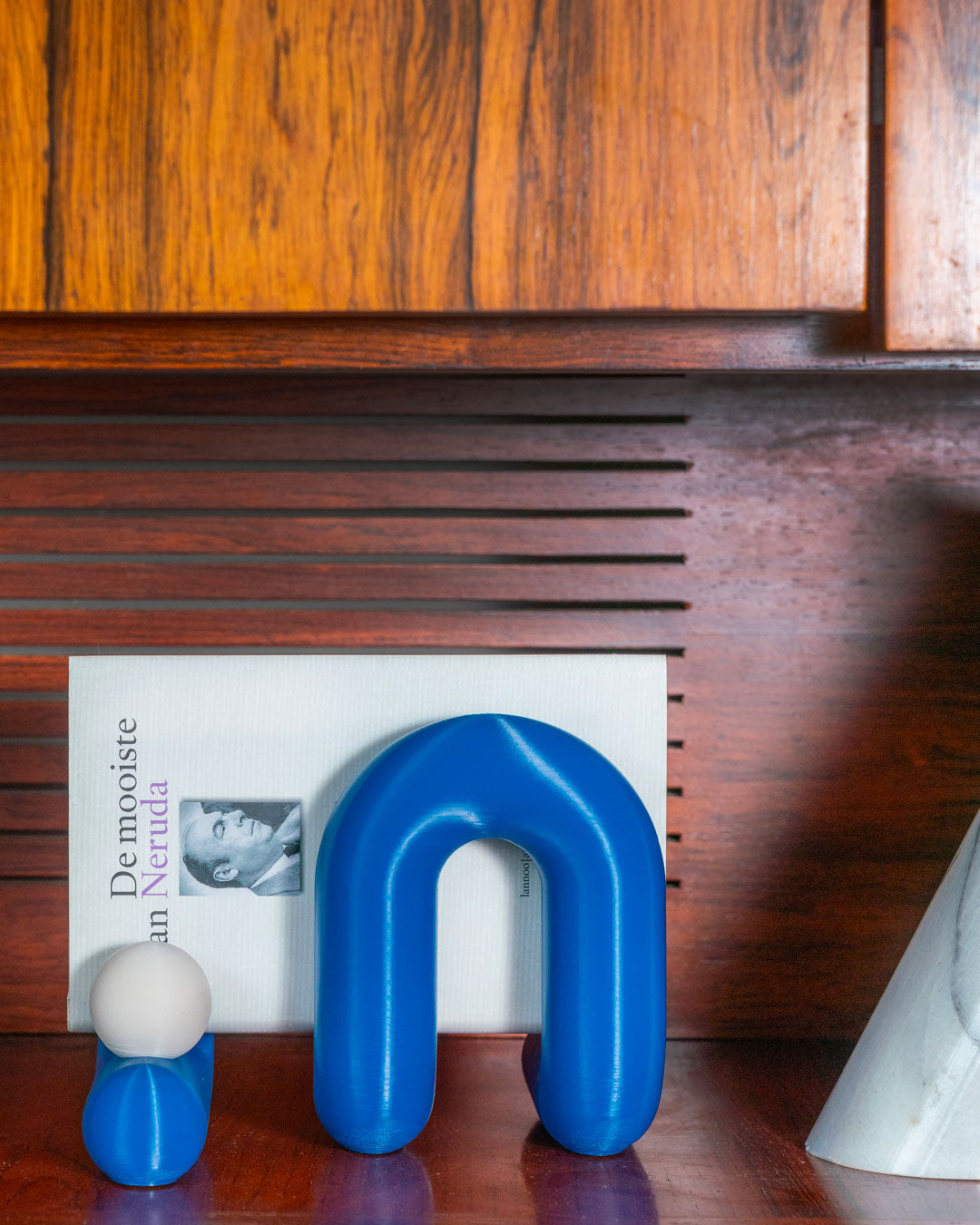 3D printed colorful book end - Emil Robbrecht