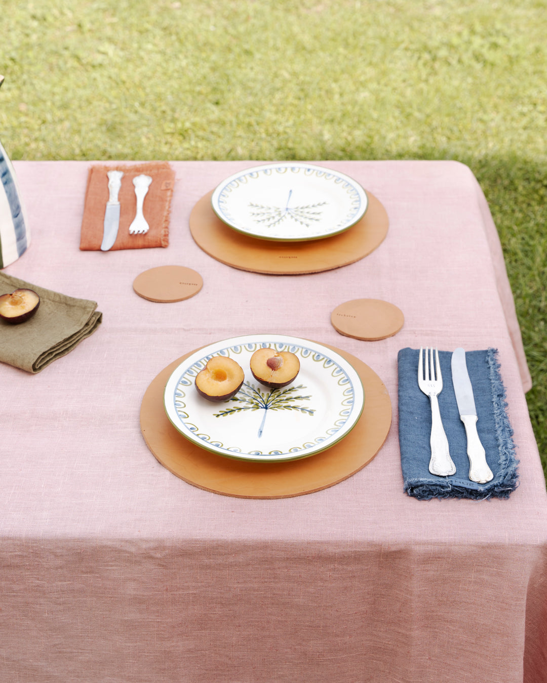 Natural dyed Table linen - Hue table stories