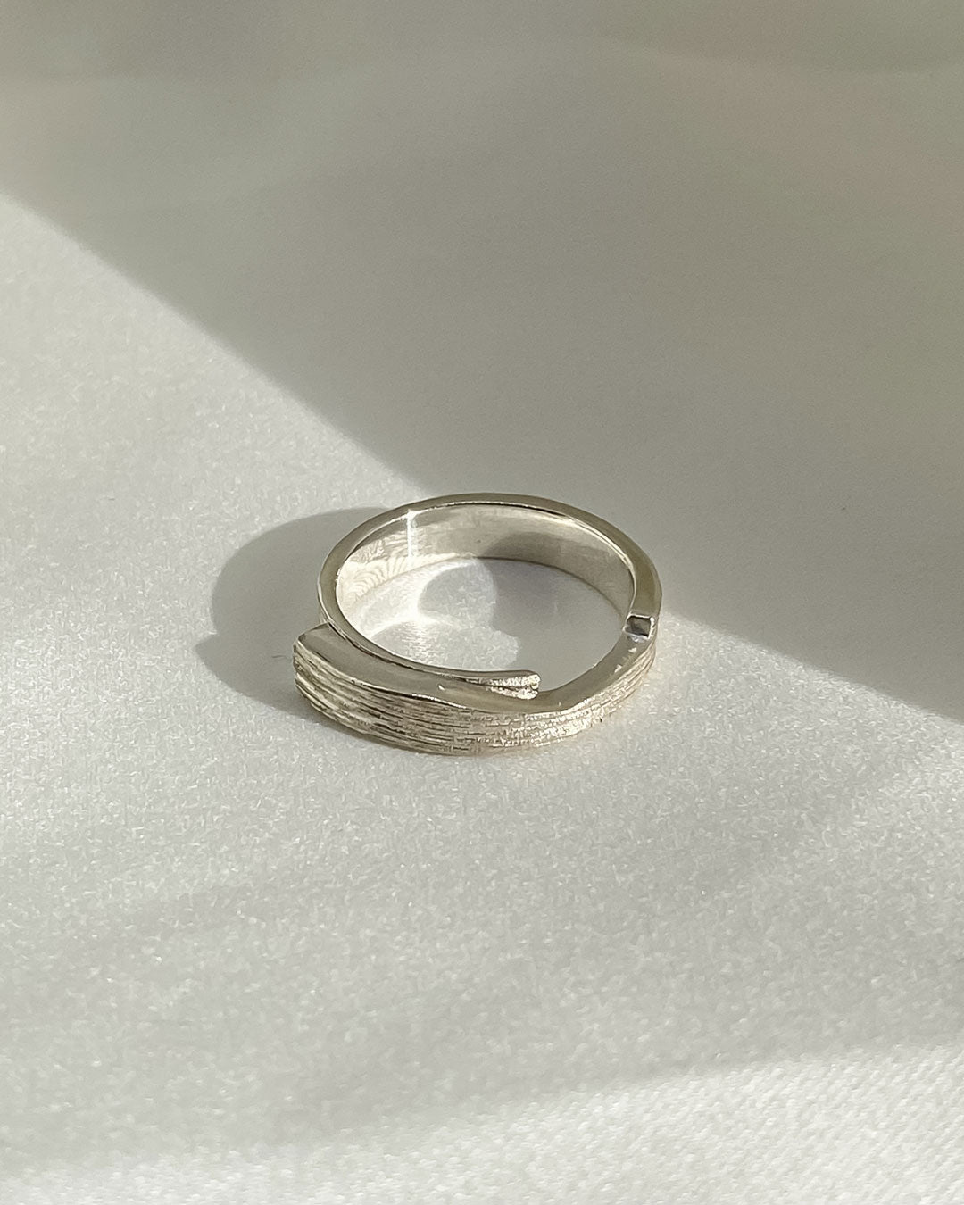 I ring textured small