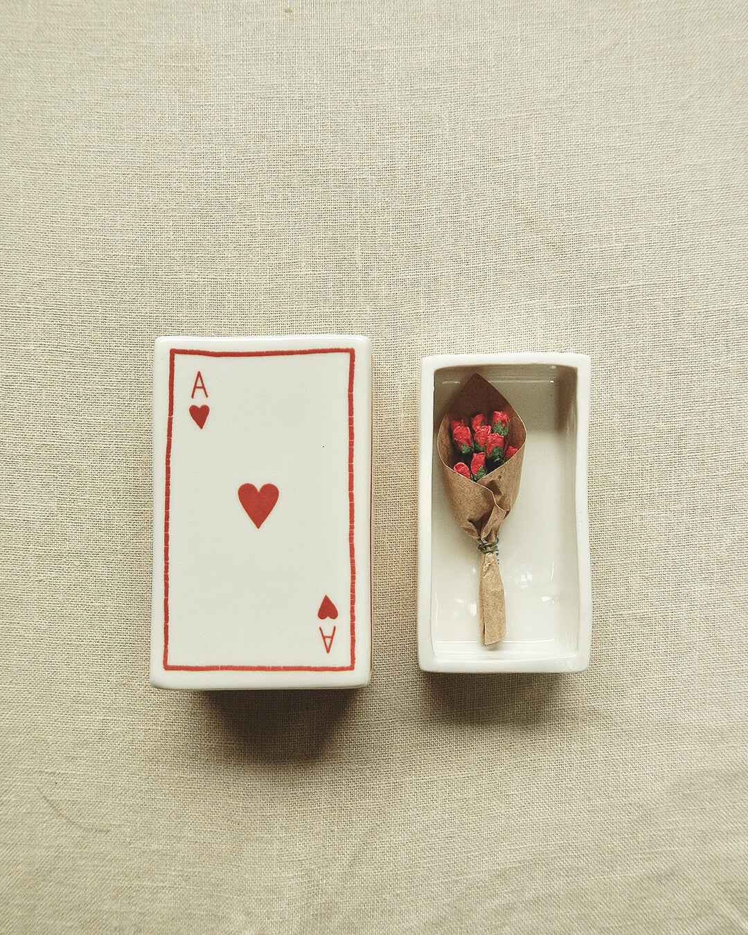 Scatola di fiammiferi illustrata in ceramica