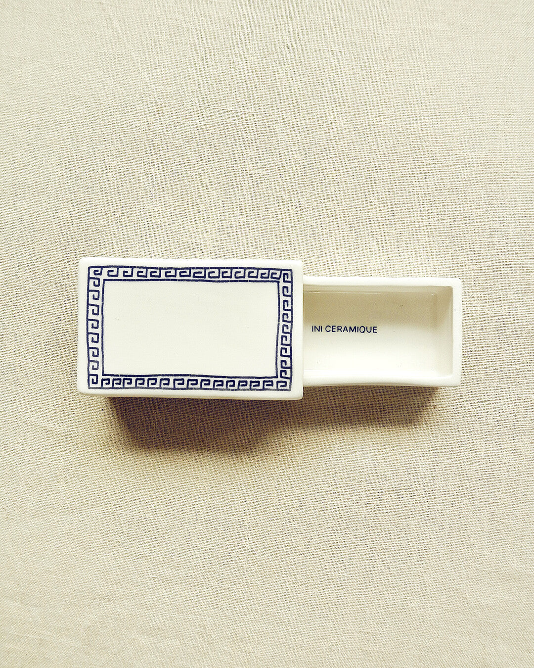 Scatola di fiammiferi illustrata in ceramica