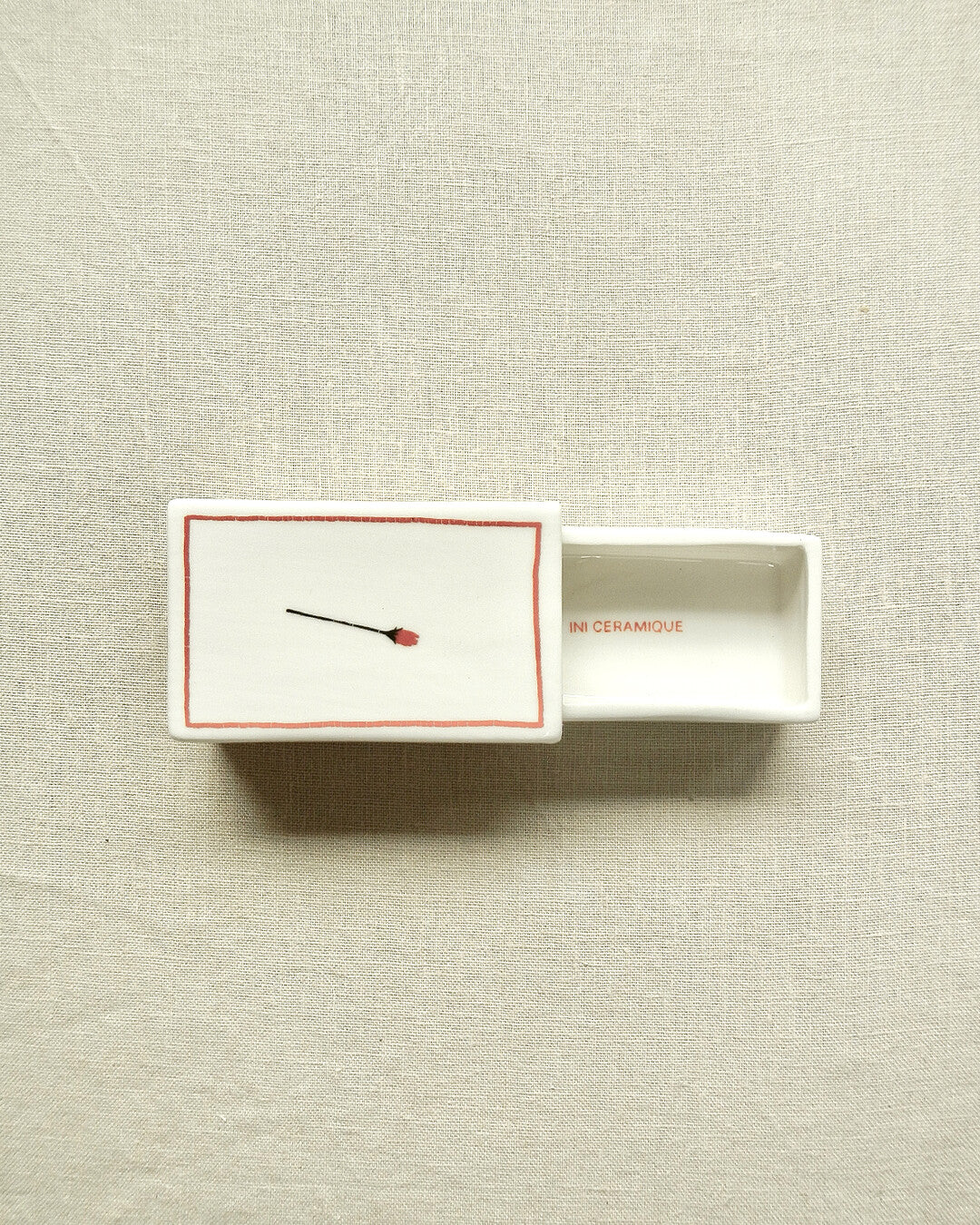 Scatola di fiammiferi illustrata in ceramica