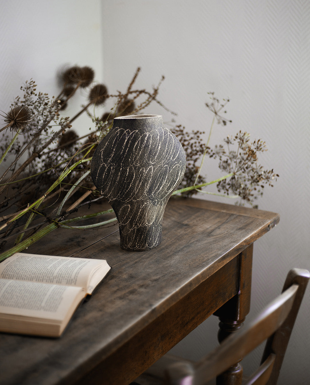 ‘Dal - Negative Circles Black’ Ceramic Illustrated Vase