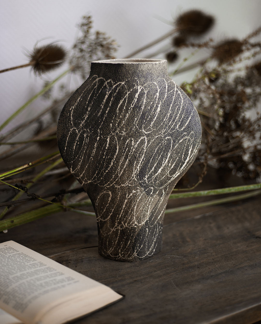 Vaso in ceramica illustrato ‘Dal - Negative Circles Black’