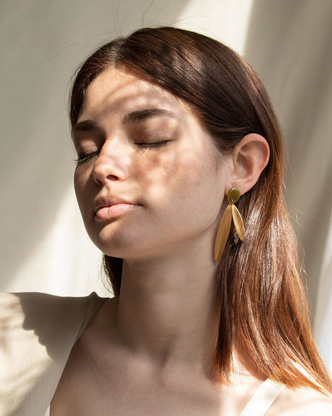 Handmade golden and enameled earrings - Joidart