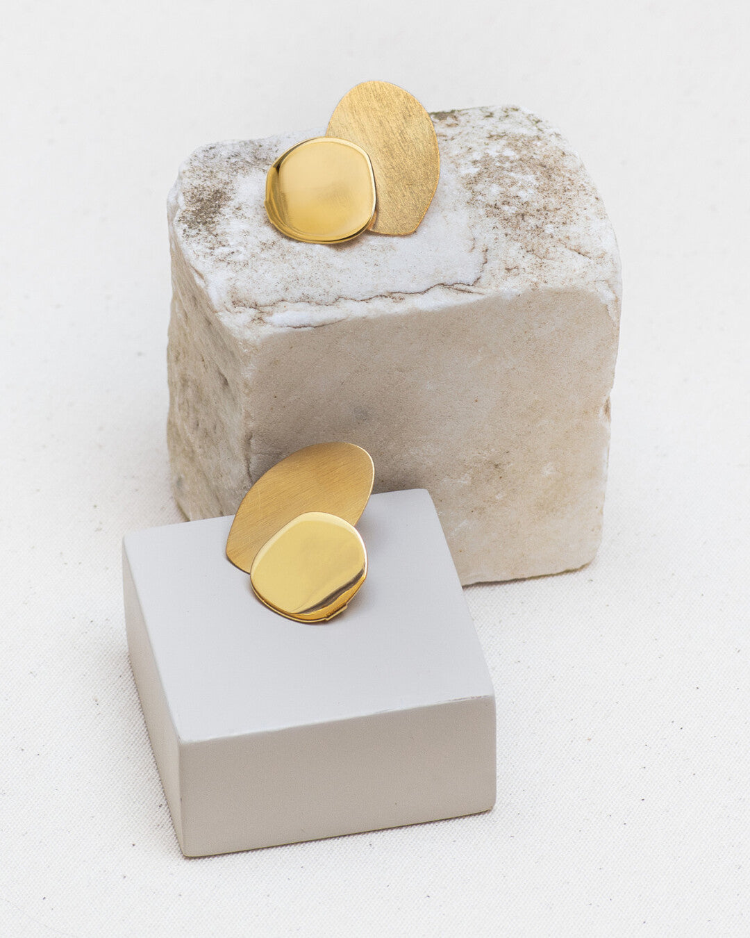 Golden earrings Eclipse