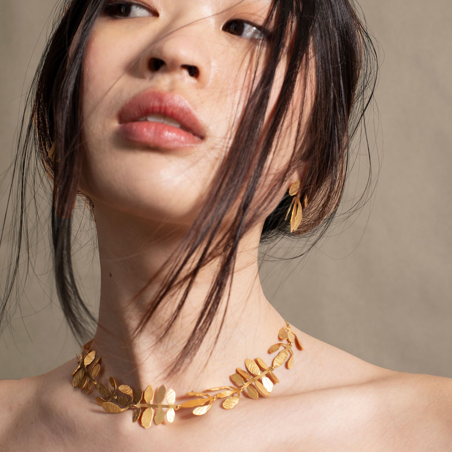 Golden necklace Silvela