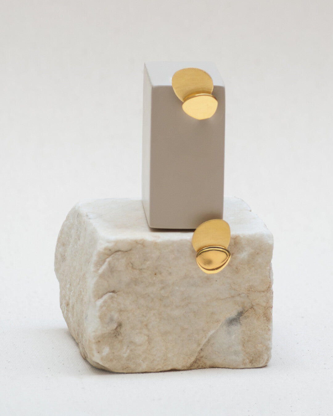 Golden stud earrings Eclipse