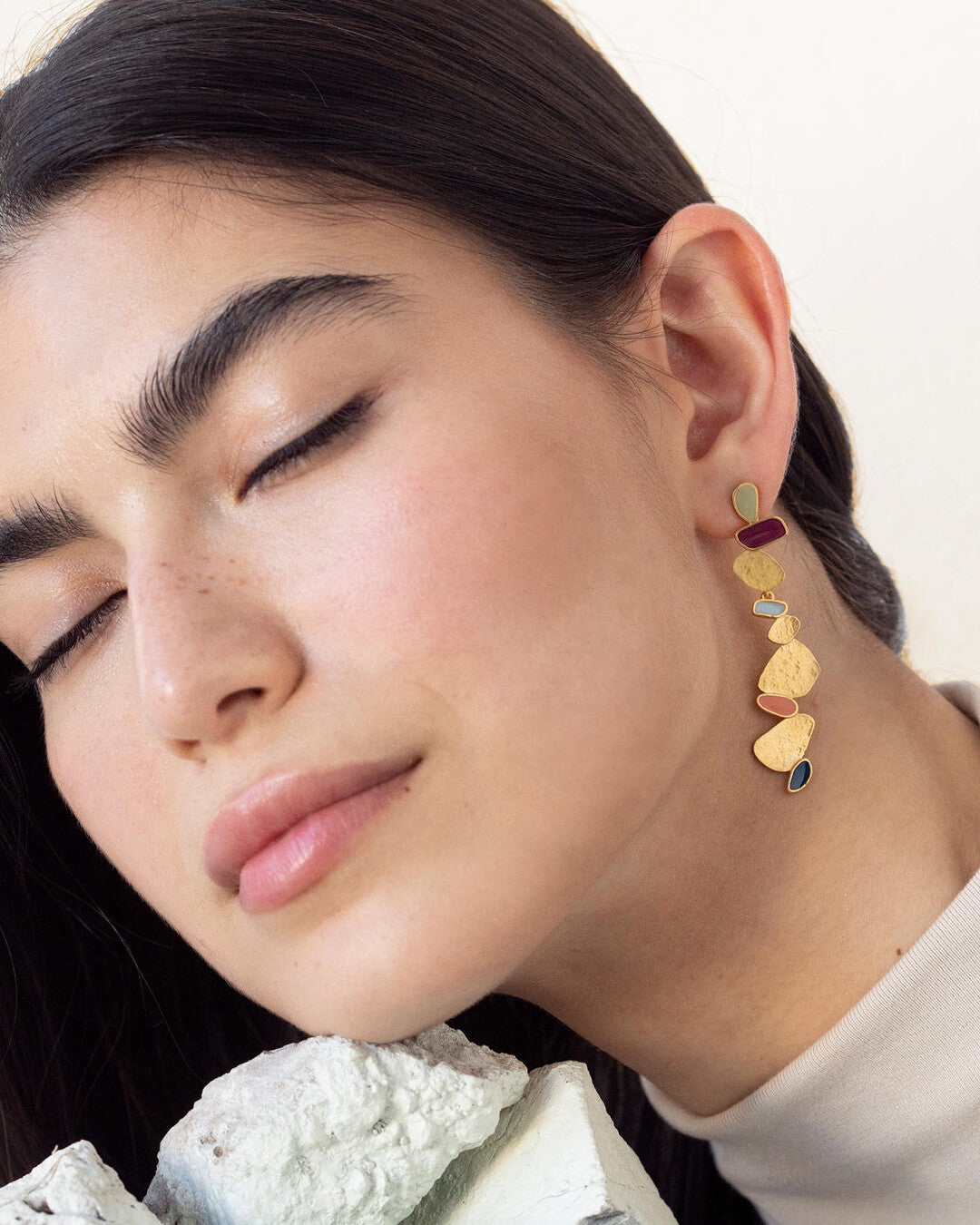 Long golden earrings Thalus