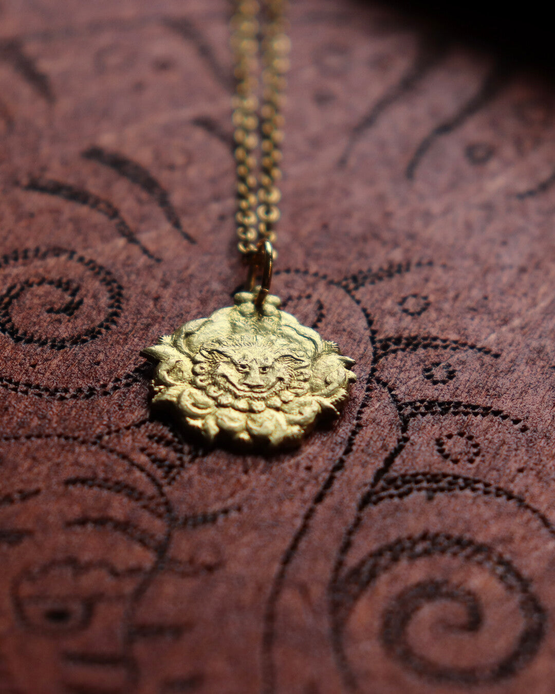 Lion in Flowers - Pendant necklace