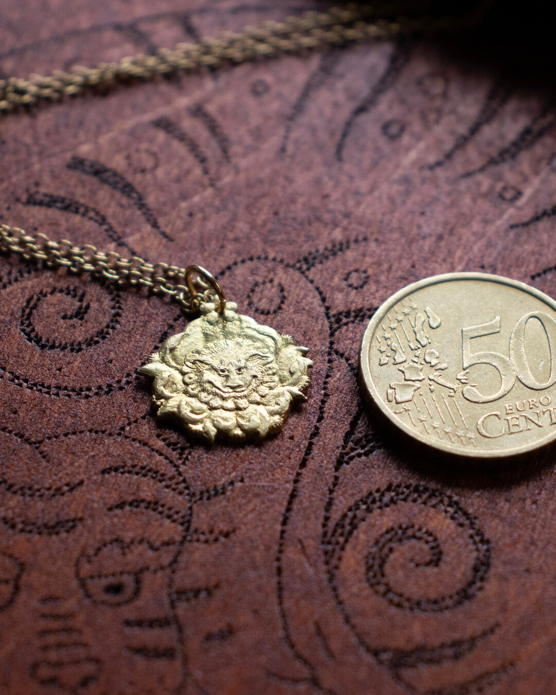 Lion in Flowers - Pendant necklace