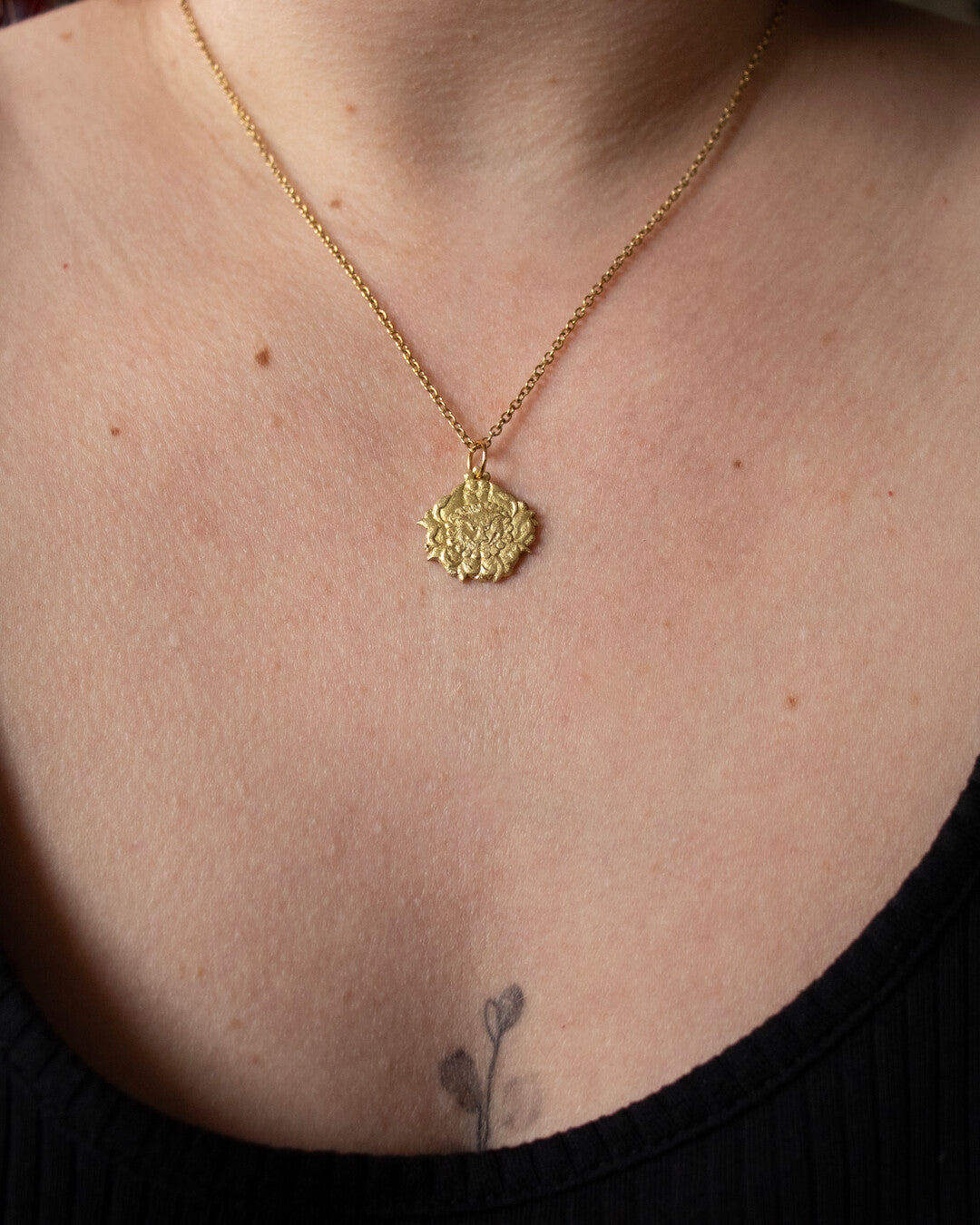 Lion in Flowers - Pendant necklace
