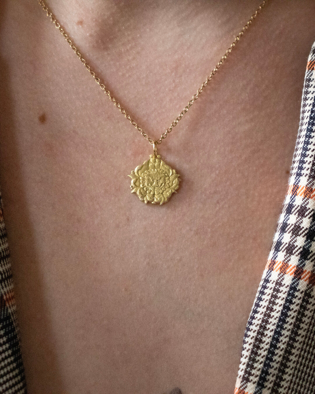 Lion in Flowers - Pendant necklace