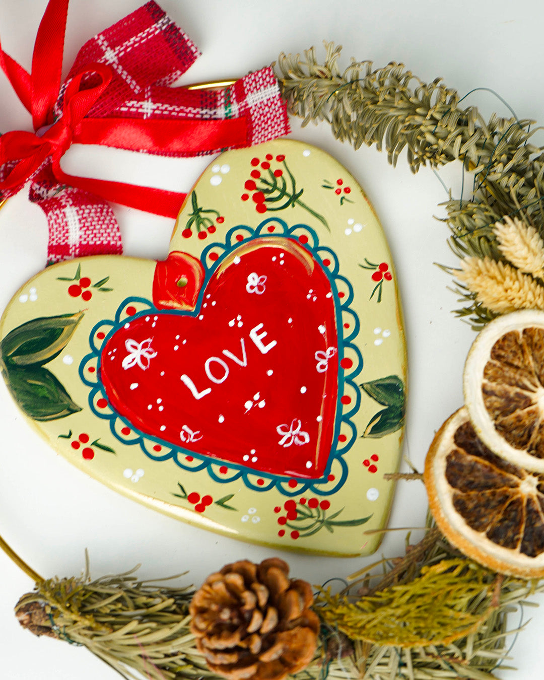 "Love" ceramic heart – Christmas collection