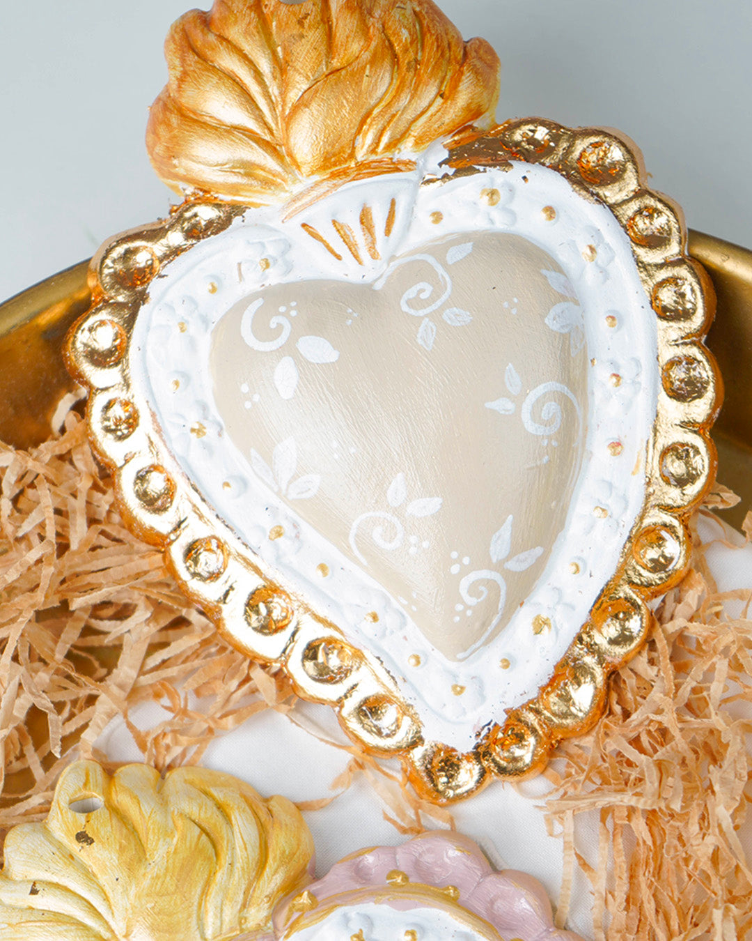 Ceramic Sacred Heart gold/beige – Christmas collection