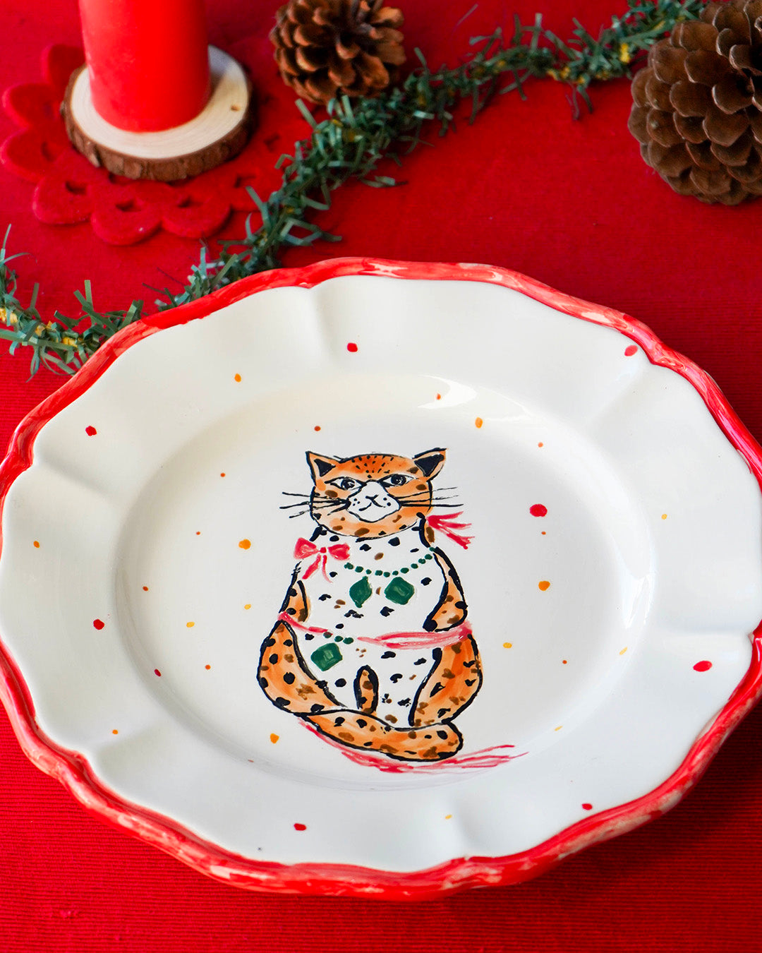 Scalloped cat plate – Christmas collection