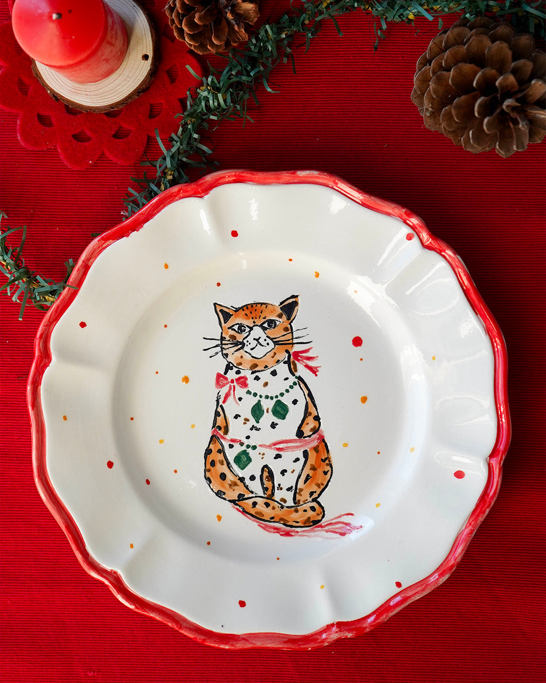 Scalloped cat plate – Christmas collection