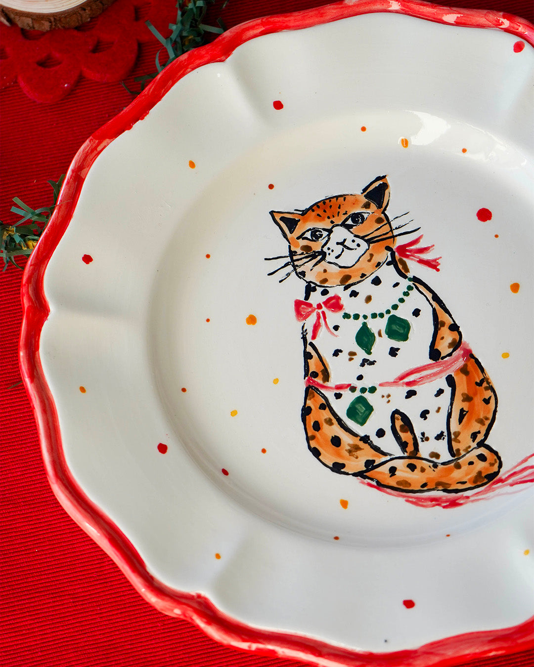 Scalloped cat plate – Christmas collection