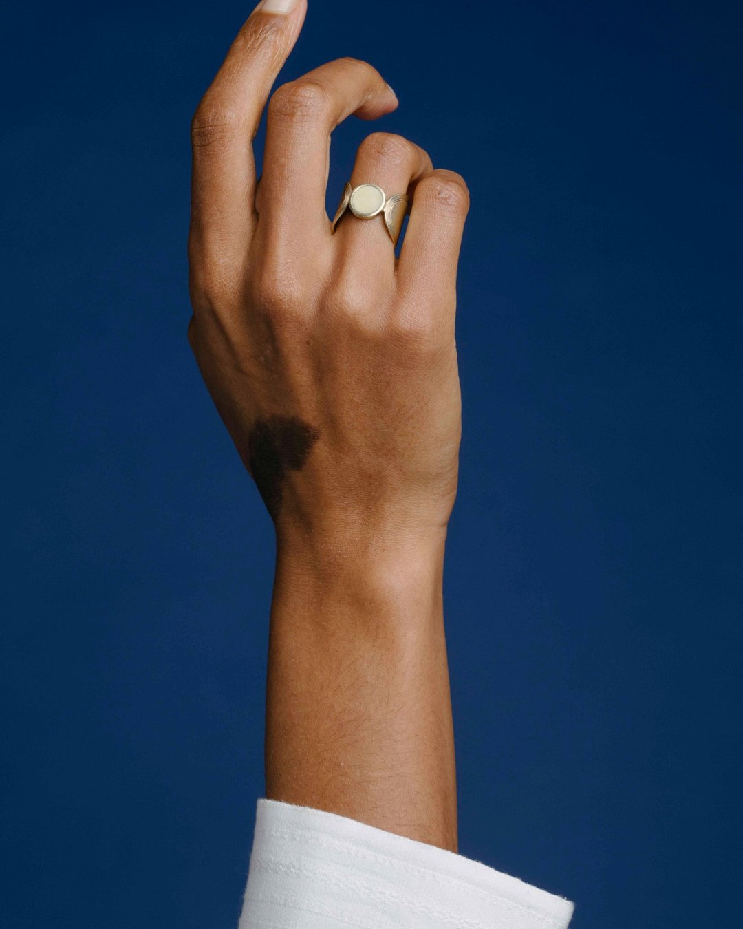 Maitea Handmade ring with white gemstone