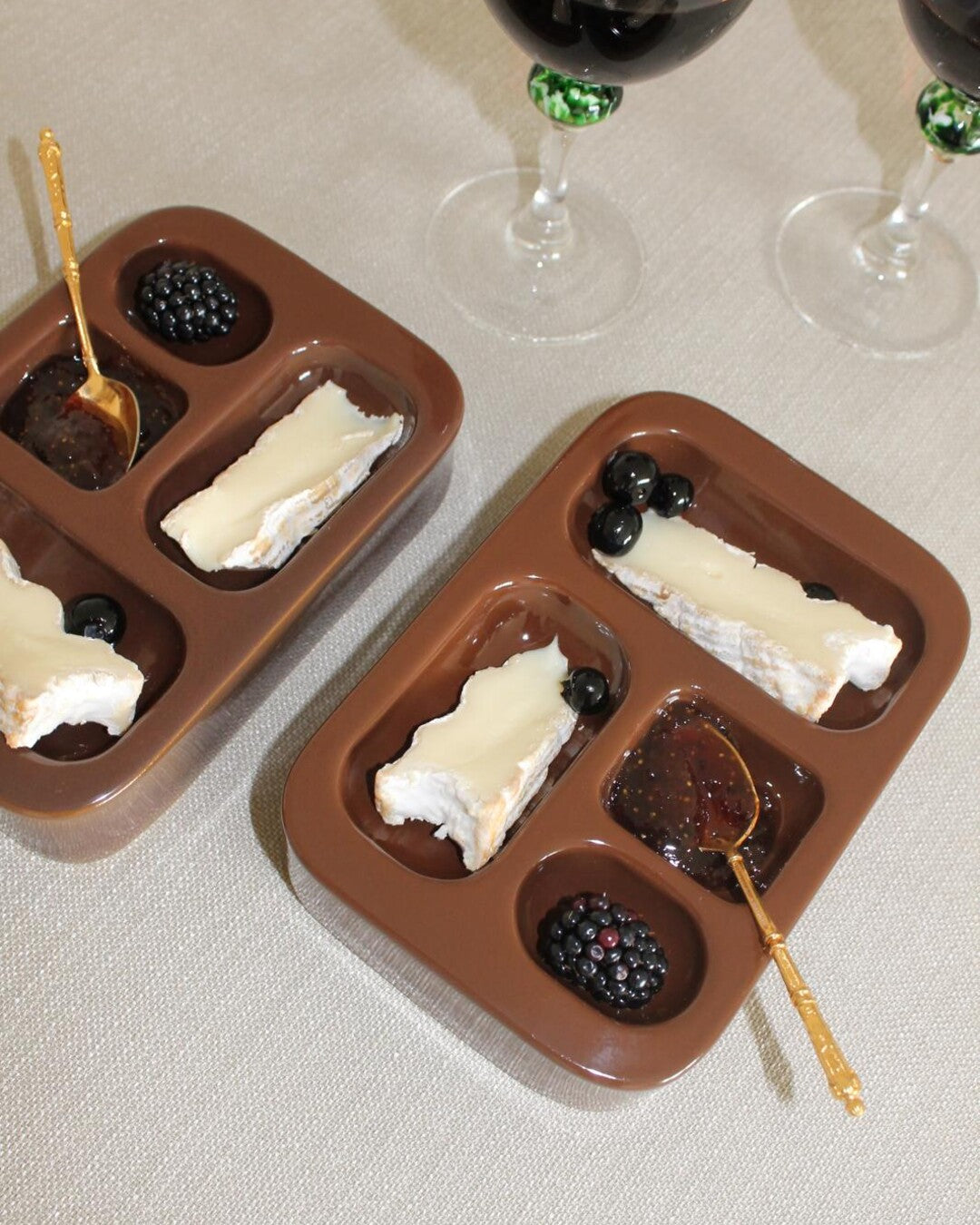 Dodu tray with dividers