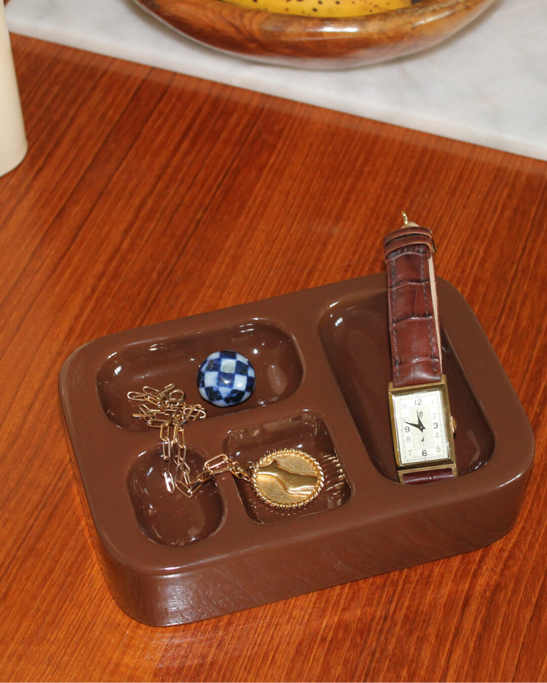 Dodu tray with dividers