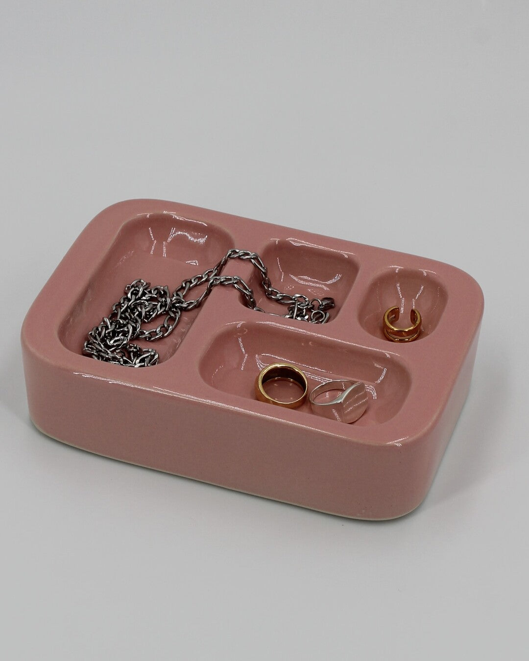 Dodu tray with dividers