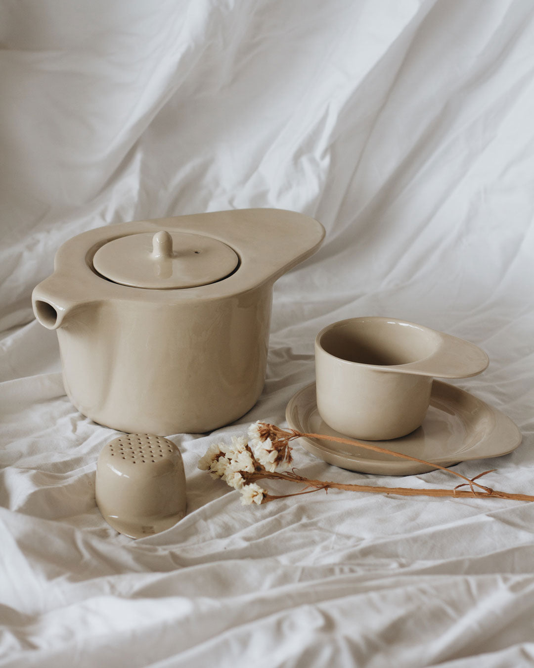 Ameno Tea Pot with Strainer_pottery_nu ceramica