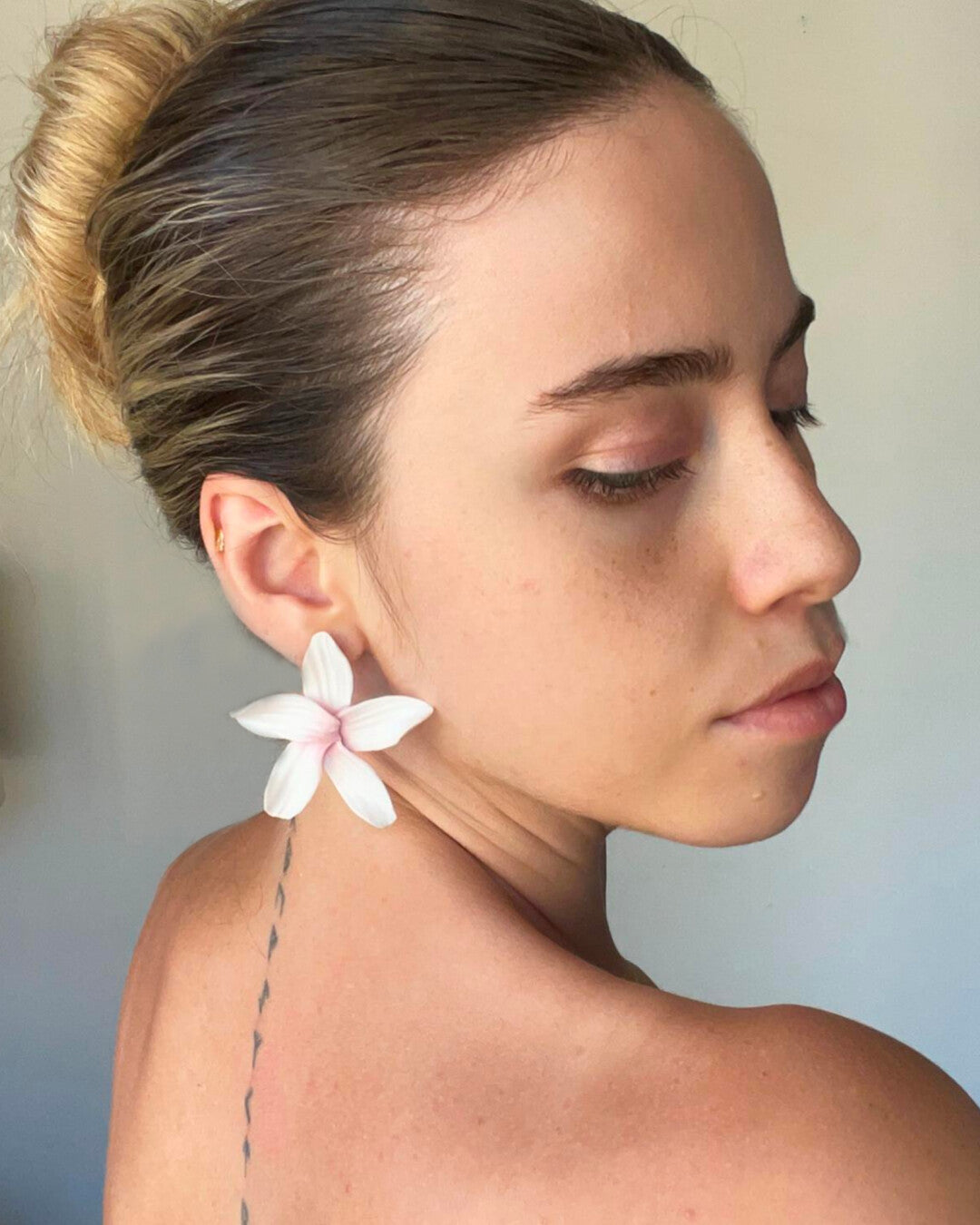 Boucles d'oreilles Pomelia blanches