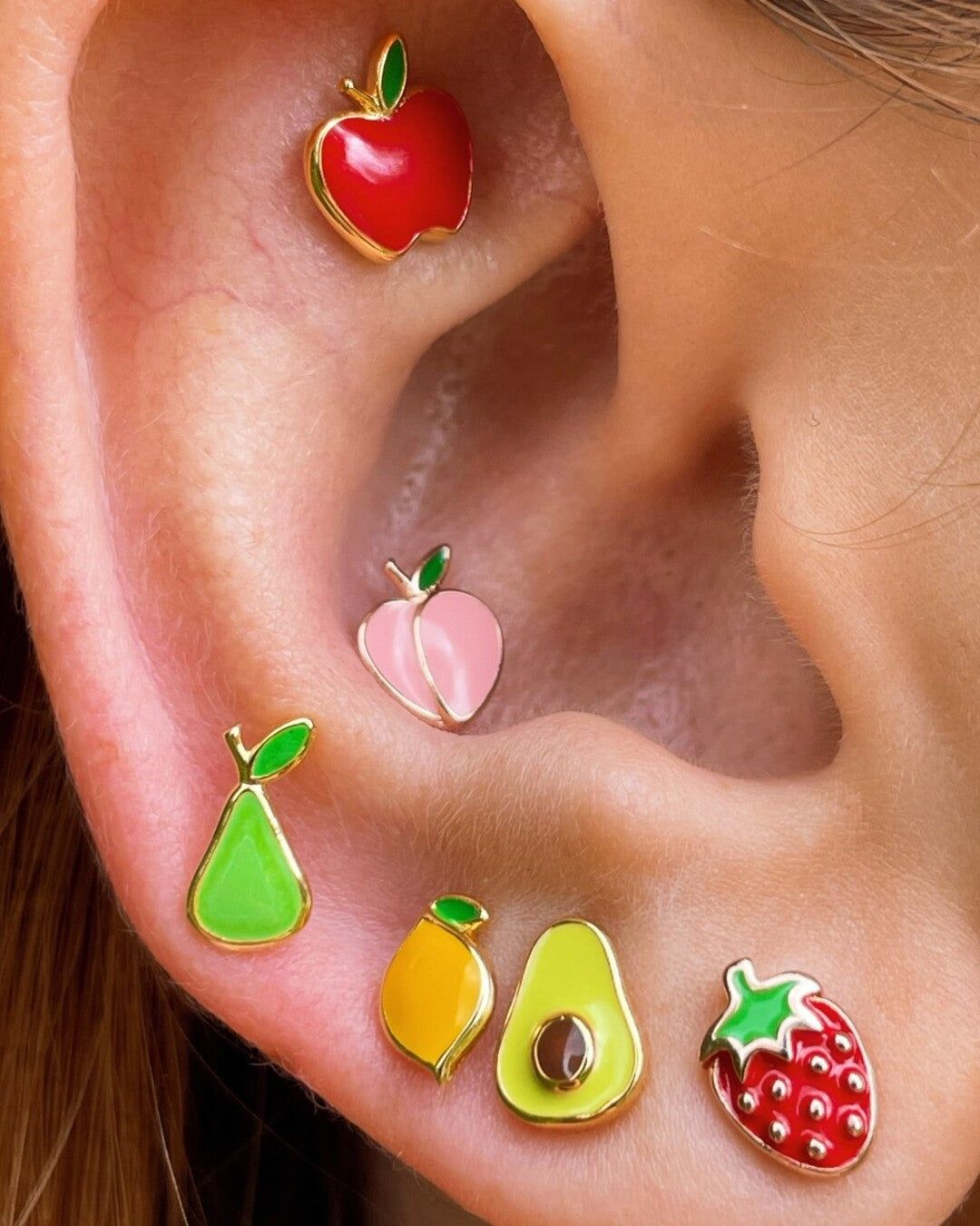 Mini orecchino a forma di fragola