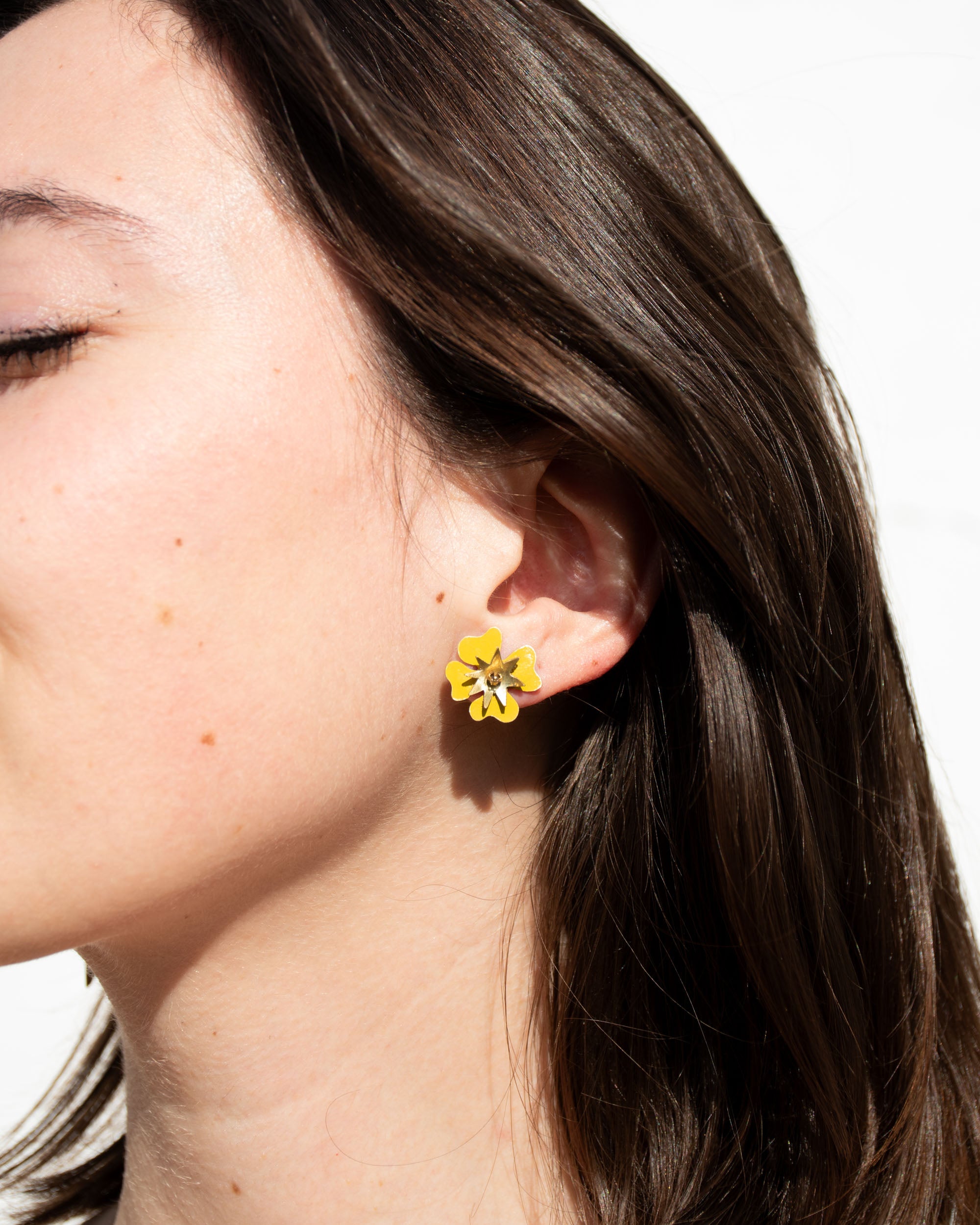 Handmade stud earrings - yellow flowers - Sabrina Formica