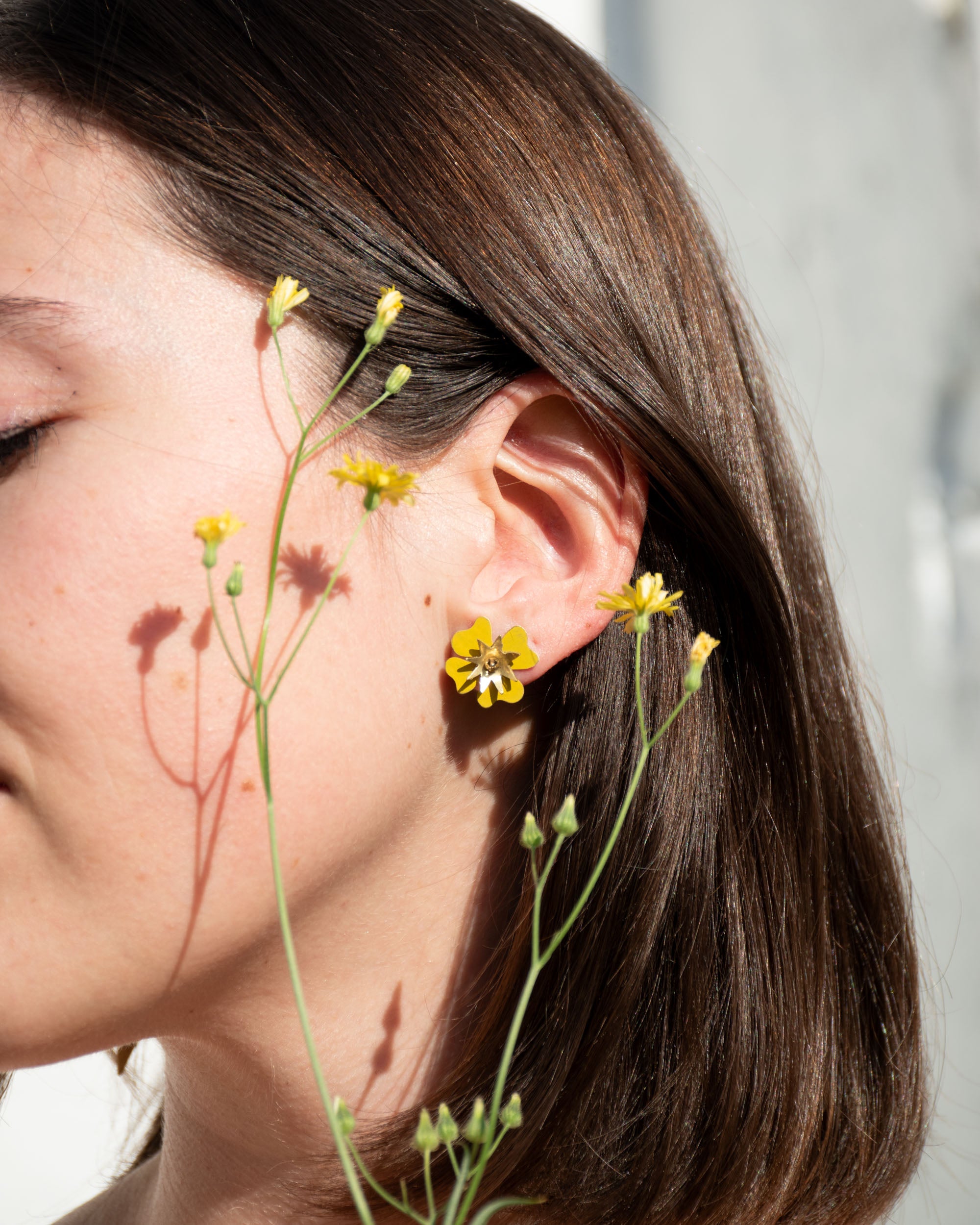 Handmade stud earrings - yellow flowers - Sabrina Formica