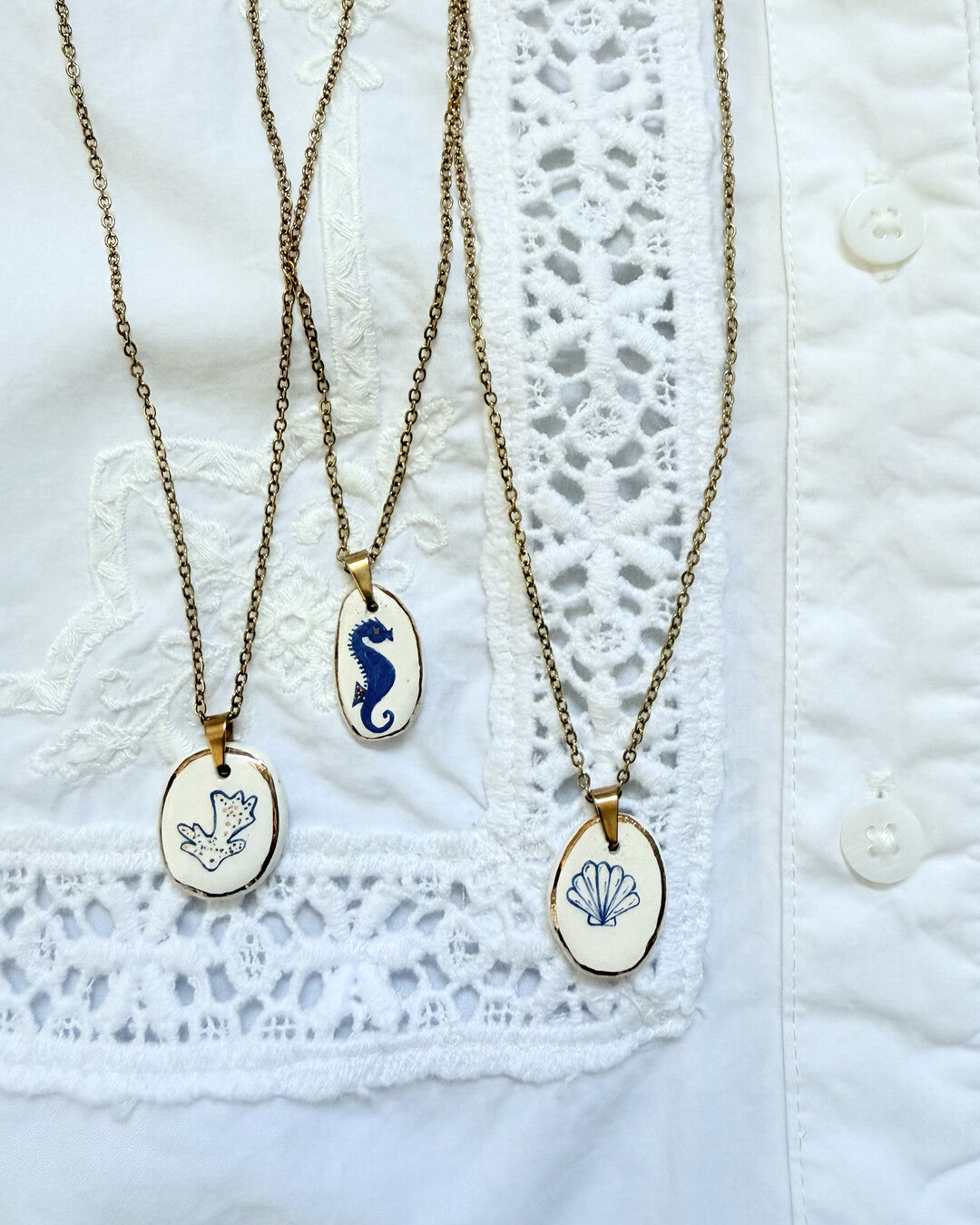 Seahorse pendant and venetian box chain necklace