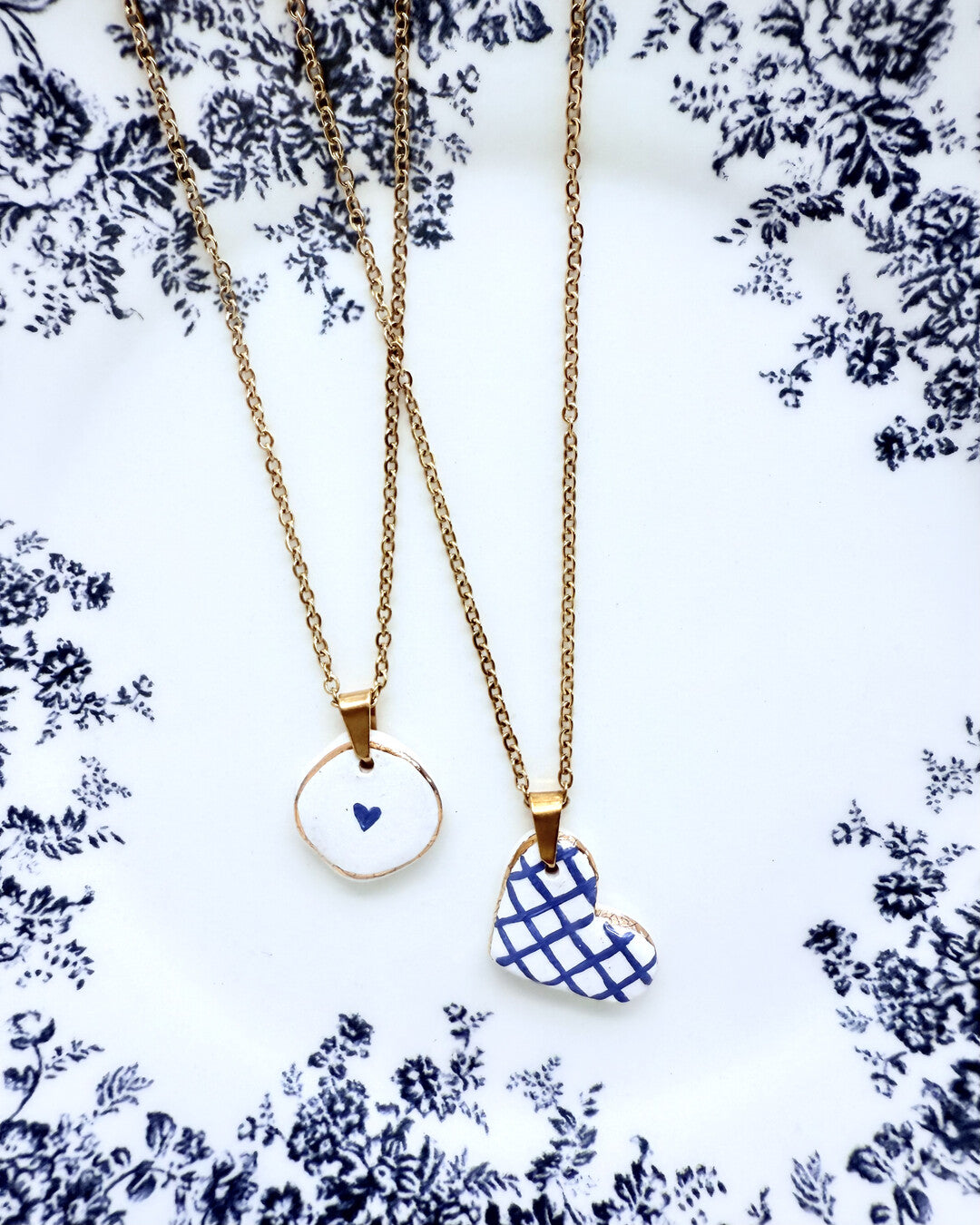 Check heart pendant and venetian box chain necklace