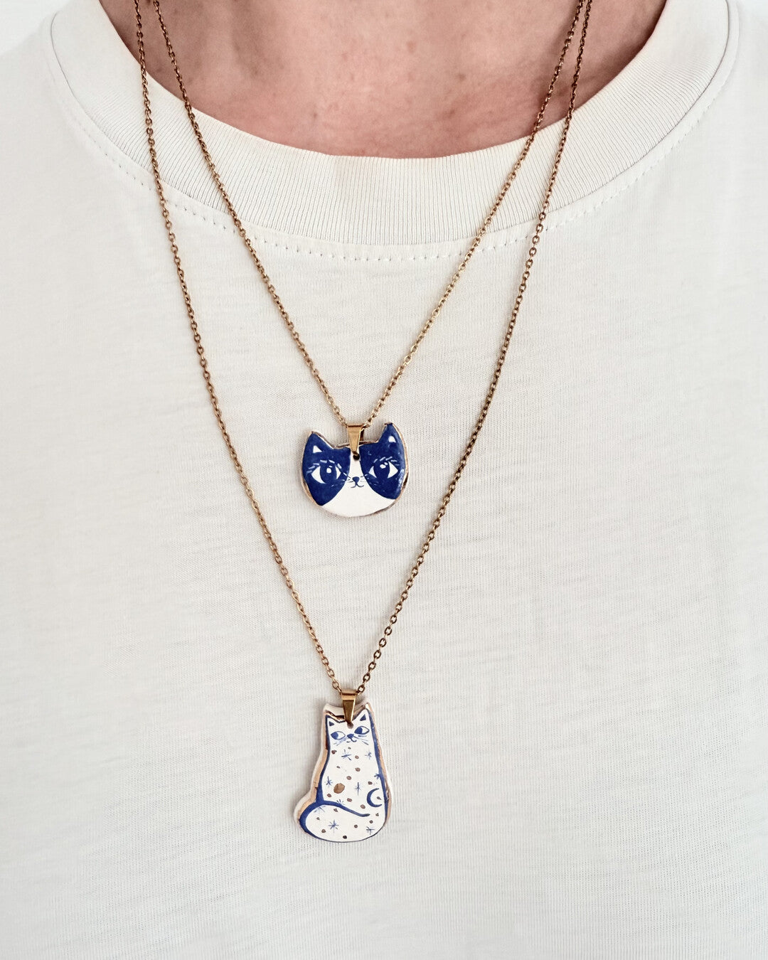 Night cat pendant and venetian box chain necklace