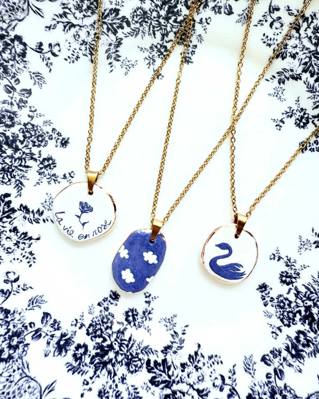La vie en rose pendant and venetian box chain necklace