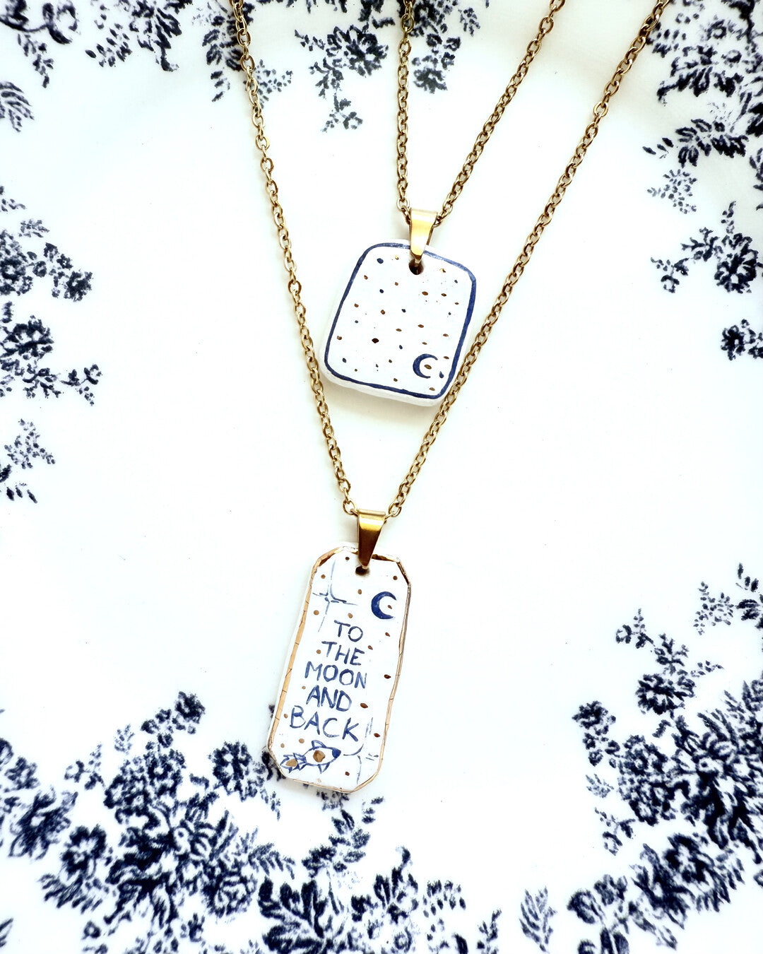 Micro starry night pendant and venetian box chain necklace