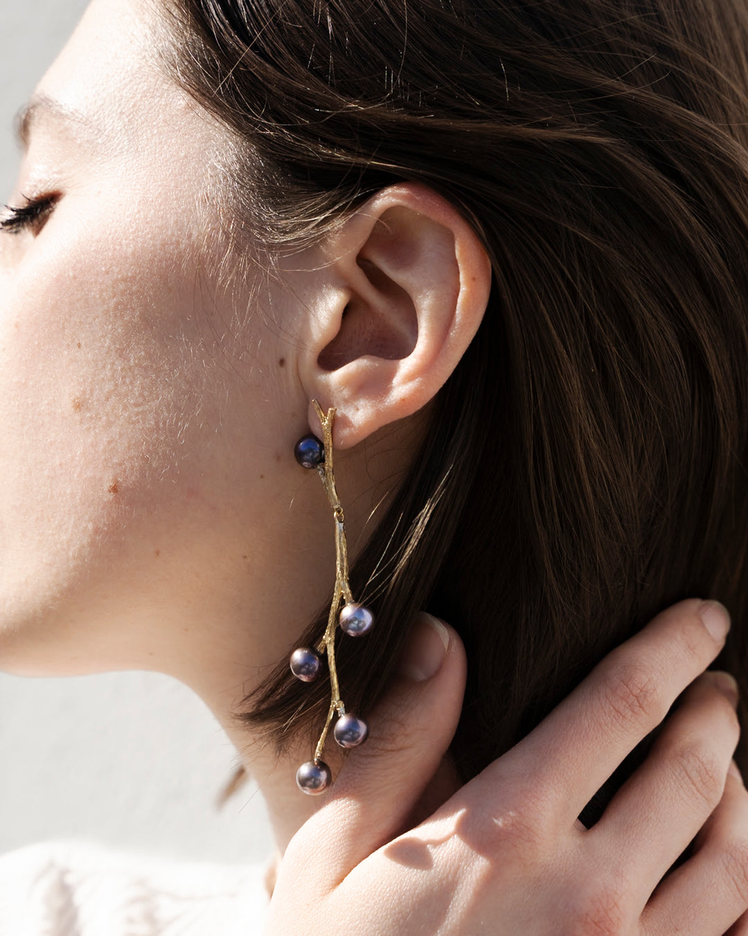 Boucles d'oreilles brindille et perles grises