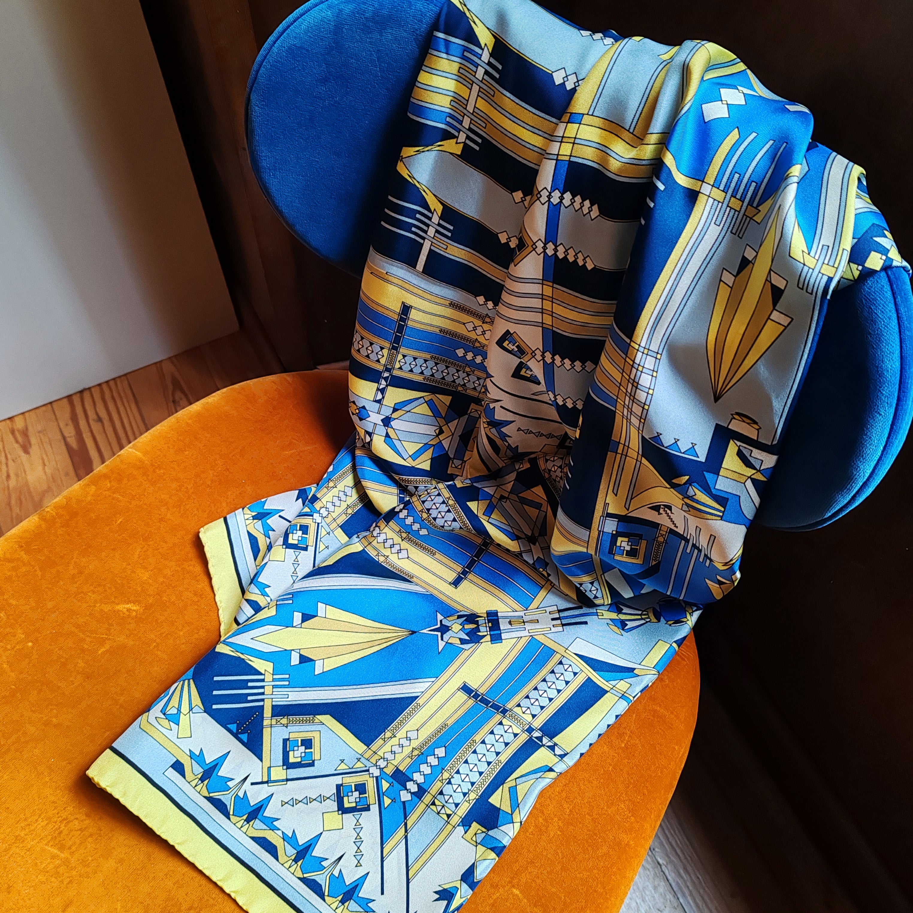 Stole in silk - Il sentiero misterioso - giallo e blu
