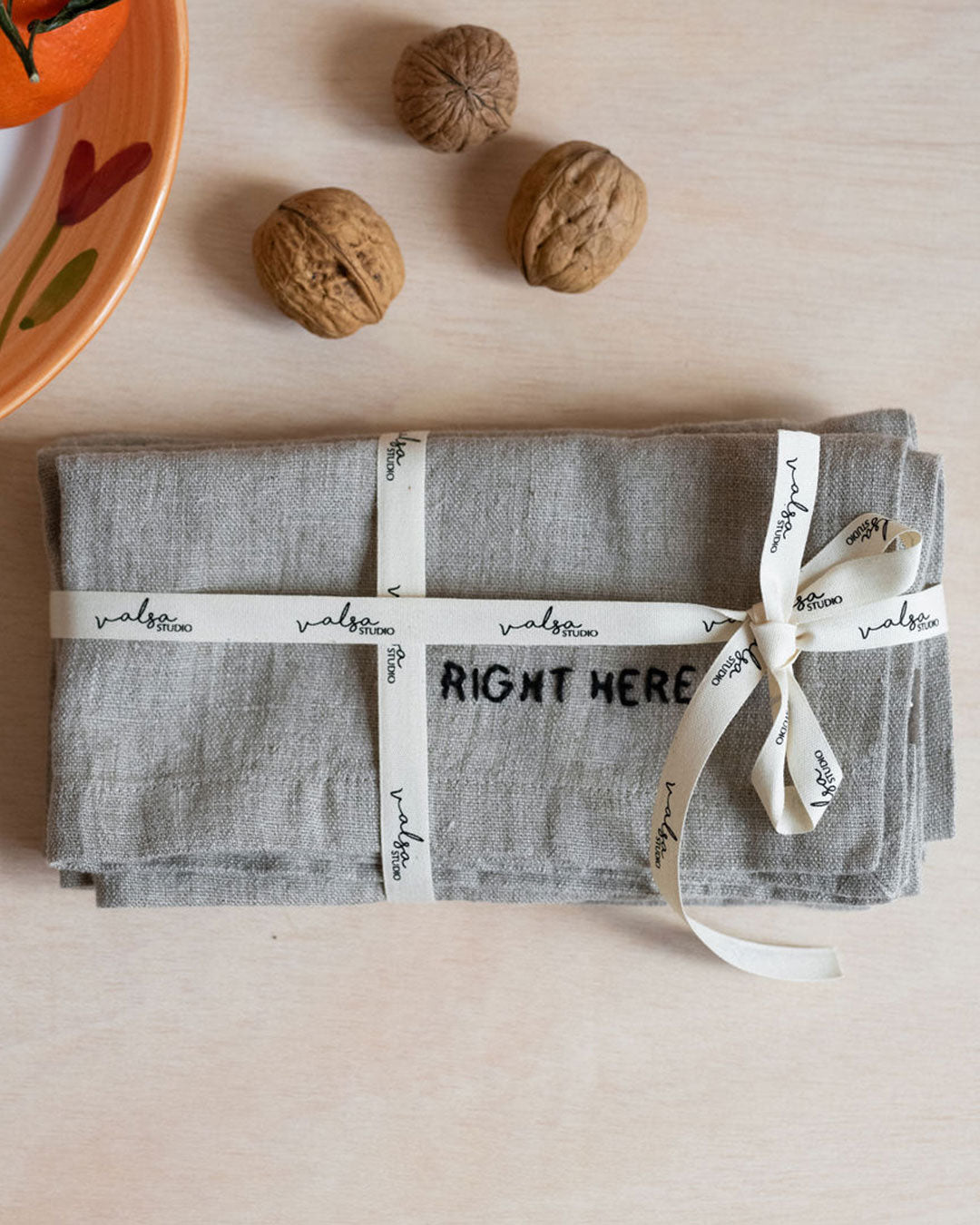 Hand embroidered linen napkin Valsa Home