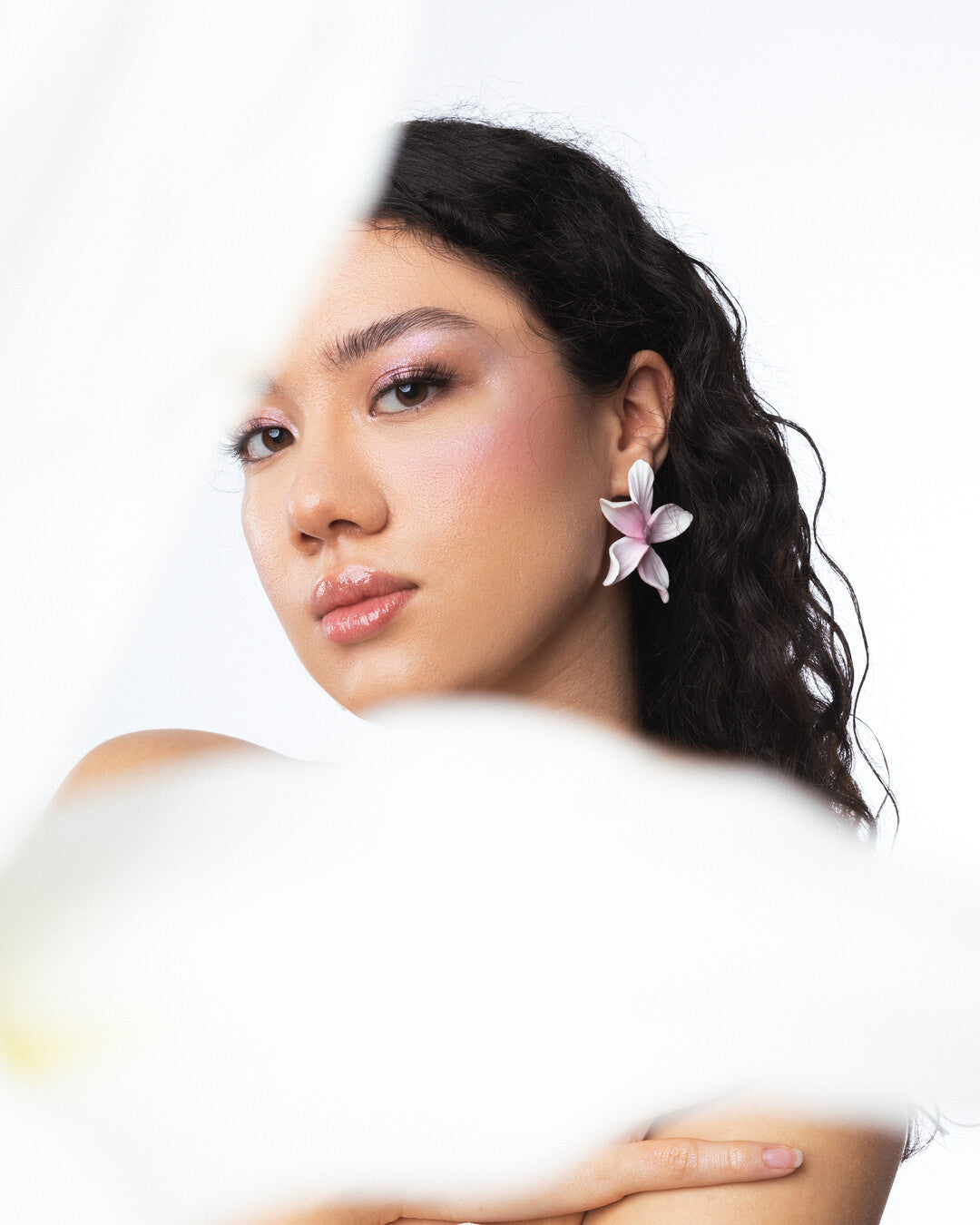 Boucles d'oreilles Pomelia blanches
