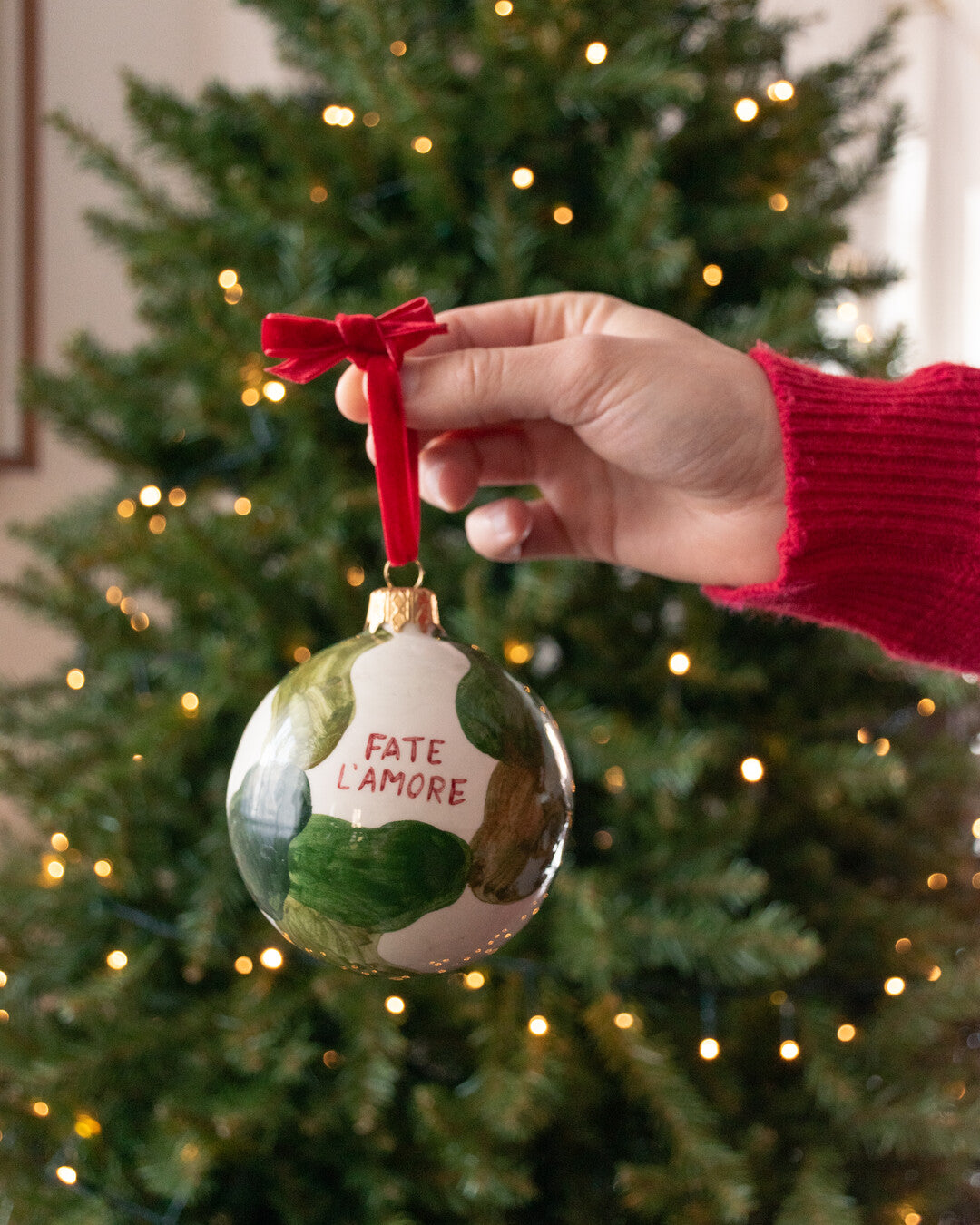"Fate l'Amore" Christmas ball