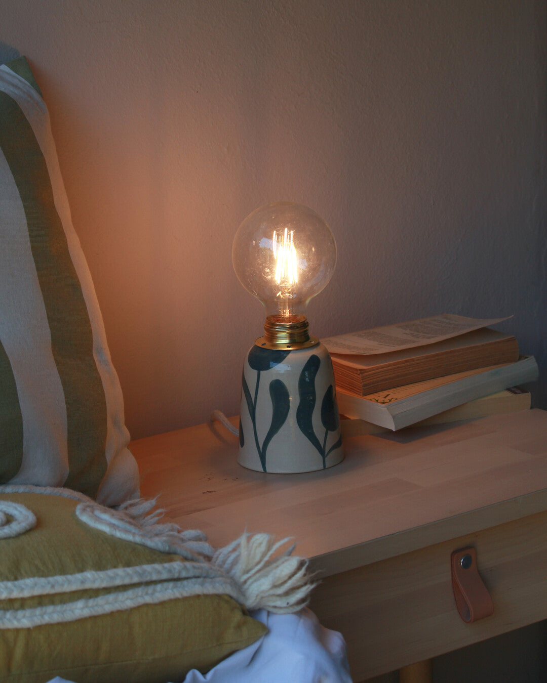 Handmade Tulips lamp - Zalea Ceramic