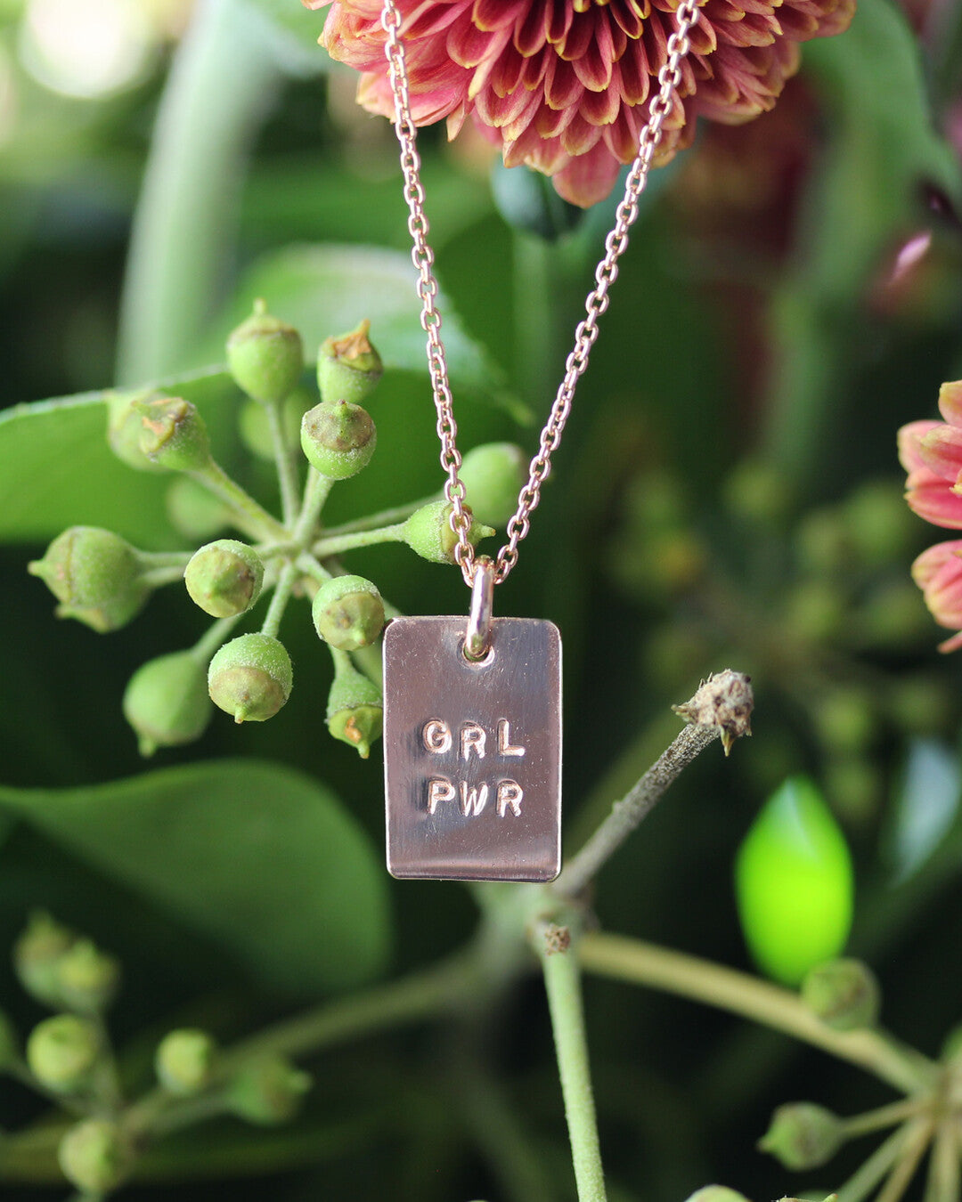 Custom text small plate necklace