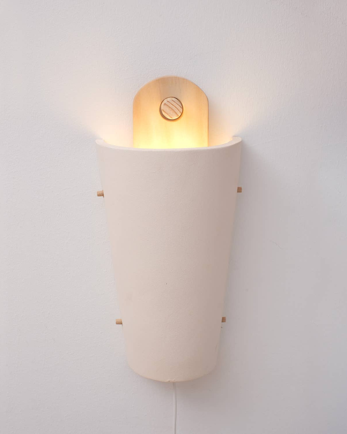 Clay & wood wall lamp