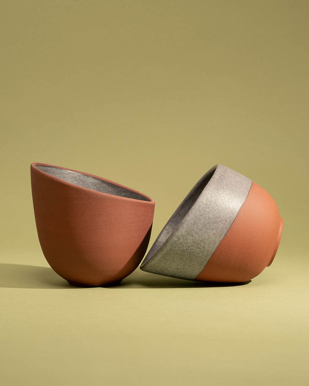 Tazza smussata in terracotta rossa