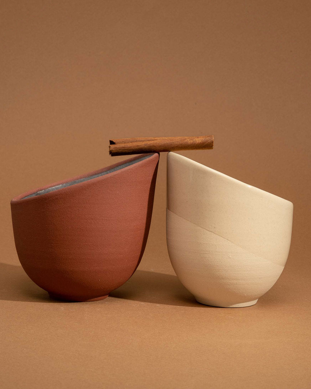 Tazza smussata in terracotta rossa